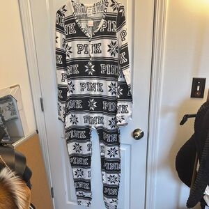 PINK Victoria's Secret Black and White Pajama Set Nordic Style
